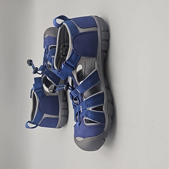 Keen Sandals Kid size 4 blue hiking sandals - Picture 2 of 13